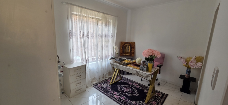 4 Bedroom Property for Sale in Roylglen Gardens Northern Cape